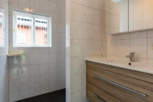 Bruin badmeubel met een stijlvol design